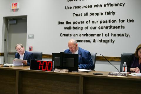 Cornelia City Manager Dee Anderson presents a draft of the 2024 budget to the mayor and commission. ZACH TAYLOR/Special