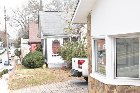 A sewer leak on Central Avenue in Demorest put Councilman John Hendrix and the city at odds over procedures. MATTHEW OSBORNE/Staff