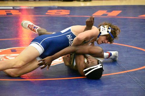Habersham Central’s Westin Lakey gets the better of his opponent during the Raider Invitational. MATTHEW OSBORNE/Staff