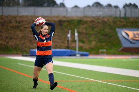 Habersham Central’s Piper Turner throws the ball back in during a match against Lanier last season. ZACH TAYLOR/File