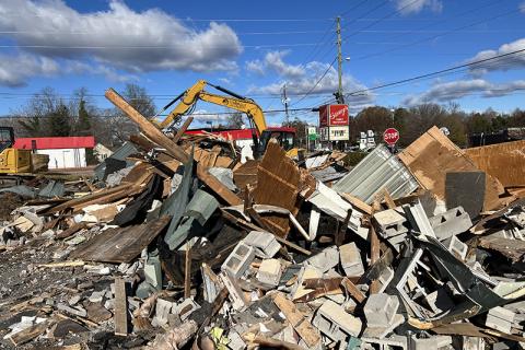Crews made quick work of Stoney’s on Wednesday morning after it stood in Clarkesville for 58 years. SUBMITTED