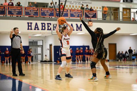Habersham Central’s Makenzie Gosnell looks for a pass to the lane in the home matchup Tuesday night. ZACH TAYLOR/Special