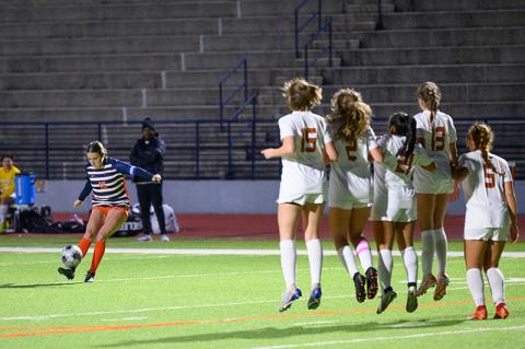 Habersham Central’s Paisley Cathey curved the ball around the Lanier wall after a penalty was called Friday night. ZACH TAYLOR/Special
