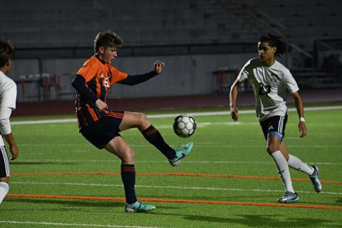 Habersham Central’s Camden Meads gaines control of the ball during the match against Shiloh on Tuesday night. LANG STOREY/Staff