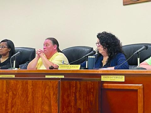 Baldwin Councilwoman Alice Venter verbalizes her frustrations while Mayor Stephanie Almagno looks on at Tuesday’s meeting. JULIANNE AKERS/Staff
