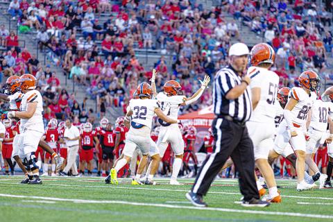 Everett Rudeseal (arms raised) and Raider teammates celebrate after Rudeseal 1st quarter scoop ‘n, score. KAITLYN FULLER/HCHS(Instagram: k8lyn_grphics)