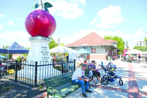 Festivalgoers enjoy last year’s Big Red Apple Festival. FILE