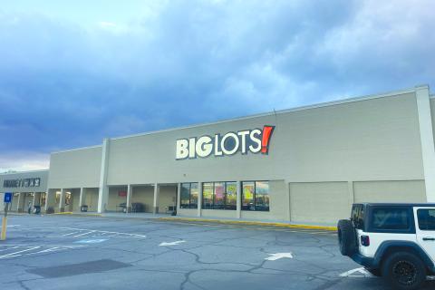 Big Lots in Cornelia is one of more than 300 stores that could face closure in the near future. JULIANNE AKERS/Staff