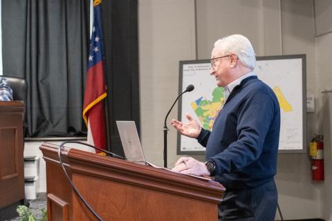 Phil Sutton of Sutton Consulting LLC presents an HB581 PowerPoint to Demorest city officials. ZACH TAYLOR/Staff