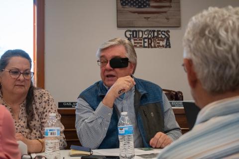 Alto Councilman Eddie Palmer offers his two cents on the fence issue during Tuesday’s work session. HANNAH CAUDELL/Staff 