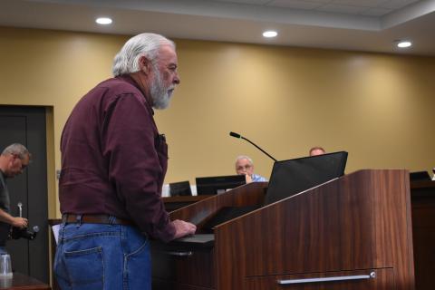 Ronnie Gibbs talks about the cars on his property to the Habersham Board of County Commissioners at Monday’s meeting. Samantha Sinclair/Staff