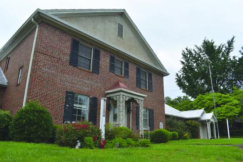 The old funeral home building on Washington Street in Clarkesville will be demolished soon. SAMANTHA SINCLAIR/Staff