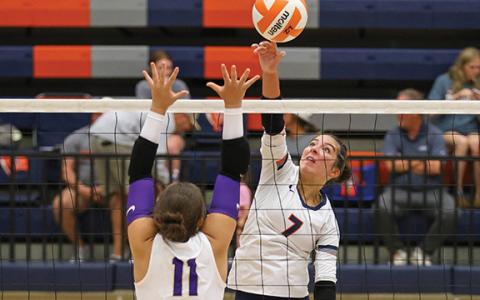 Habersham Central freshmen Leah Williams (7) hits the ball over the net. (Landen Todd/Staff)