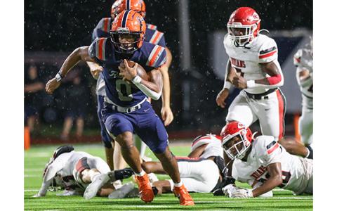 Habersham Central senior running back Donnie Warren runs the ball during a high school football game between Stephens County and Habersham Central at Raider Stadium on Friday, Aug. 15. The Raiders won 27-3. (Landen Todd/Staff)