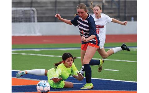 Habersham Central sophomore Alexis Heaston (4) tries to shoot during a soccer match between Gainesville and Habersham Central at Raider Stadium on Tuesday, Feb. 10. (Landen Todd/Staff)