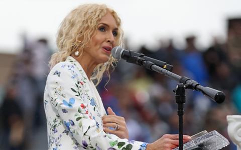 Country singer Kimberly Schlapman speaks at the Habersham Central High School graduation ceremony at Raider Stadium on Friday, May 22. (Landen Todd/Staff)