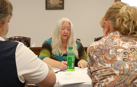 Alto Chief Financial Officer Lisa Turner discusses insurance numbers with council members during the town’s Tuesday night work session. (Hannah Caudell/Staff)