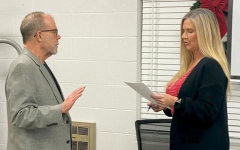 Mike Urpschot is sworn into office by City Clerk Linda Lapeyrouse at the Dec. 14, 2023 Tallulah Falls council meeting. He has submitted his resignation following his arrest last month. (File)