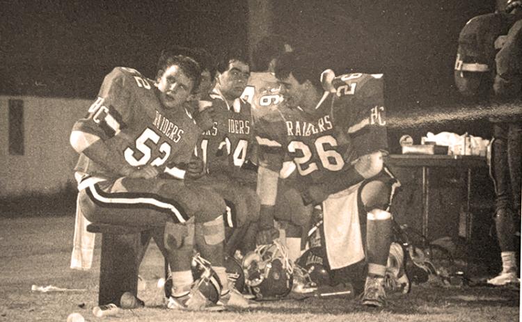 had Radcliffe (26) consults with teammates A.J. Eash and Eric Hooper during a time out from a Habersham Central game in 1987.