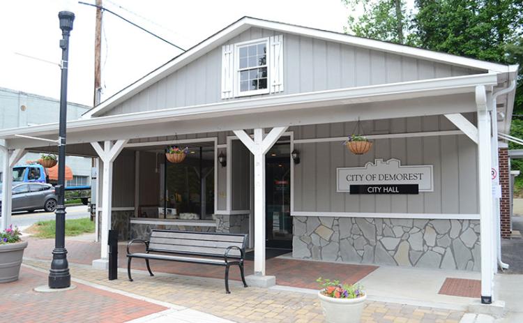 Demorest Councilmen Nathan Davis and John Hendrix won't be facing a recall until at least March, even if a local committee resubmits its application.