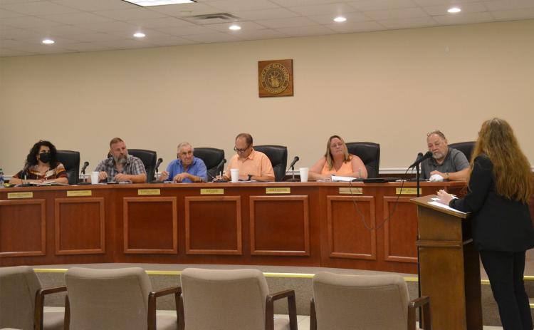 City Clerk Emily Woodmaster addresses council members Stephanie Almagno, Maarten Venter, Theron Ayers, Mayor Joe Elam, and council members Alice Venter and Larry Lewallen. BRIAN WELLMEIER/Staff