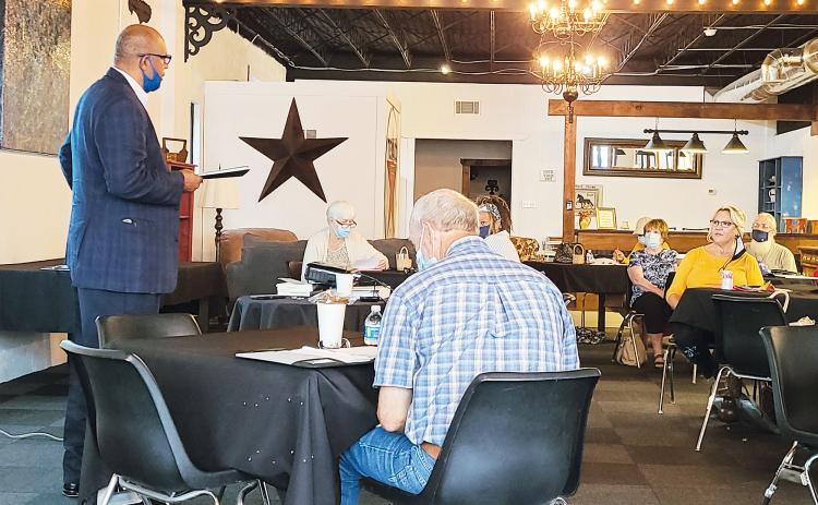 Ken Watkins, coordinator with Franklin County Family Connections, engages volunteers at CASA’s Toccoa location. BRIAN WELLMEIER/Staff