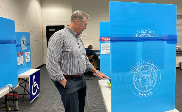 Pastor Mike Franklin of The Torch casts his ballot Thursday at the Ruby Fulbright Aquatic Center. BRIAN WELLMEIER/Staff