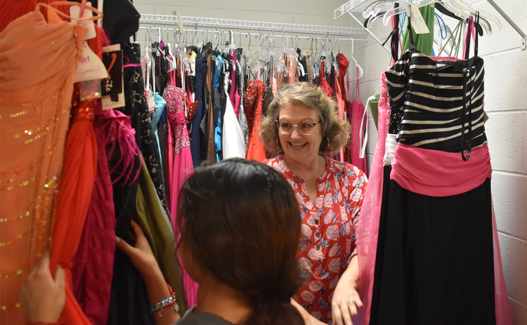 Donna Barrett helps students look through dresses at the Habersham Prom Dress Closet. AMARIS E. RODRIGUEZ/Staff