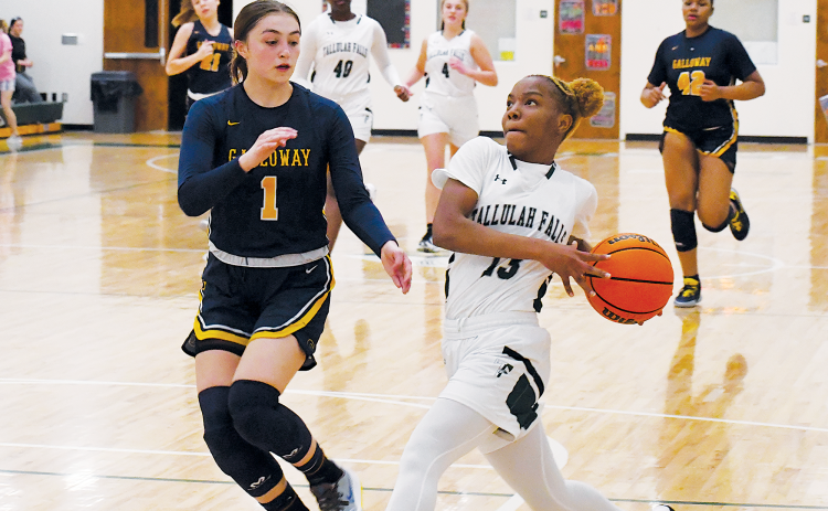 Veronaye Charlton drives to the basket in Tallulah Falls’ state playoff matchup against Galloway. CODY ROGERS/Staff