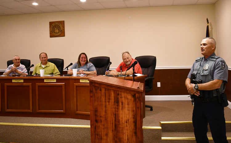 Baldwin Police Lt. Chris Jones addresses the council Monday following Chief Jeff Branyon’s resignation. BRIAN WELLMEIER/Staff