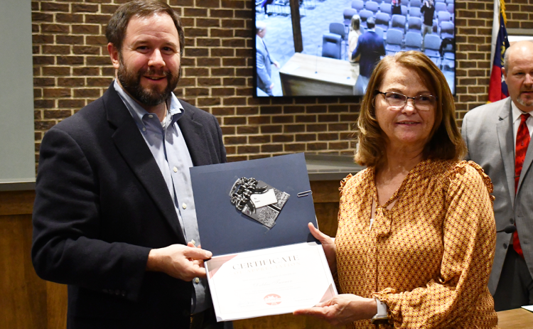 Cornelia Mayor John Borrow awards City Clerk Debbie Turner for 20 years of dedication to the city. JOHN DILLS/Staff
