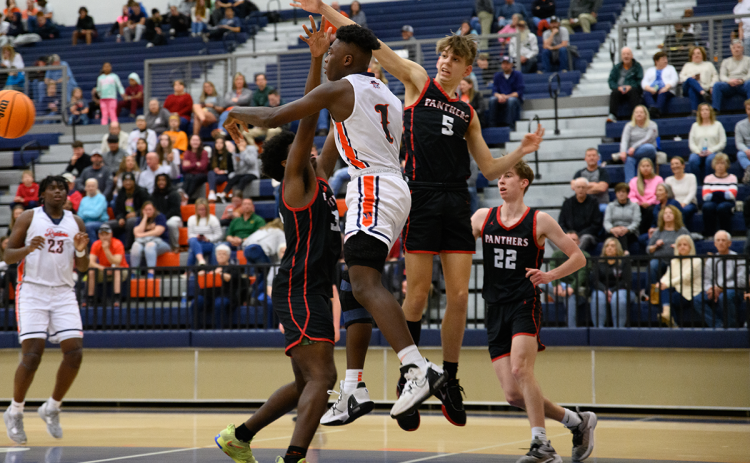 Habersham Central’s Bryce Pittman drives and kicks out to a shooter during Friday’s win over Jackson County. ZACH TAYLOR/Special