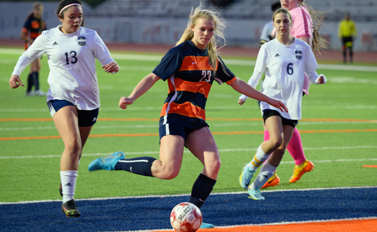 Habersham Central’s Sarah Clark drives to the net for one of her four goals Friday. ZACH TAYLOR/Special