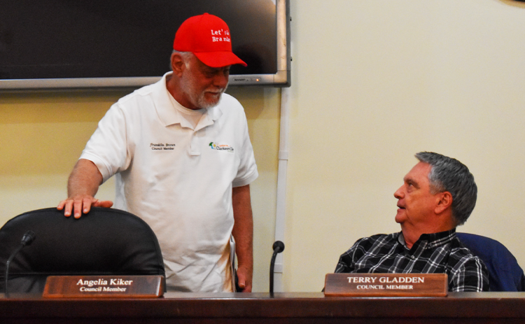 Terry Gladden (right) socializes with Councilmember Franklin Brown prior to Gladden’s last city council meeting. EMMA MARTI/Staff