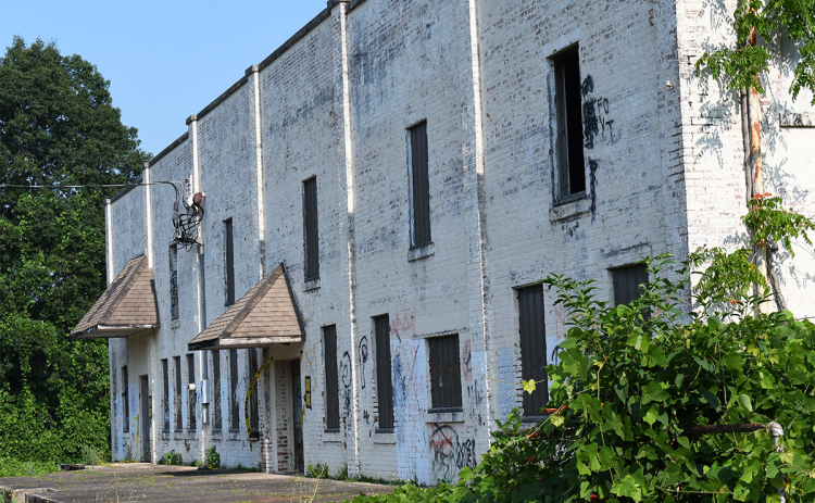 The abandoned building in the City of Baldwin has been vandalized with graffiti and now sits condemned by the city due to structural integrity. JOHN DILLS/Staff