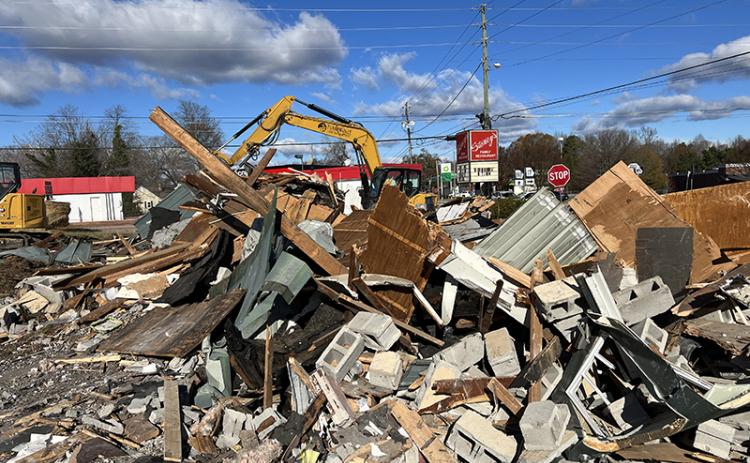 Crews made quick work of Stoney’s on Wednesday morning after it stood in Clarkesville for 58 years. SUBMITTED