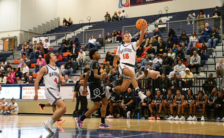 Habersham Central’s Jalen Davis floats to the rim for a layup on a fast break against Shiloh last week. ZACH TAYLOR/Special