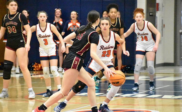 Habersham Central’s Kyia Barrett, Mackenzie Gosnell (3) and Daytona Underwood (14) are locked in on defense against South Paulding on Tuesday night. MATTHEW OSBORNE/Staff