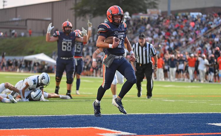 Raiders QB Paris Wilbanks takes it into the endzone early in the game Friday. TOM ASKEW/Special