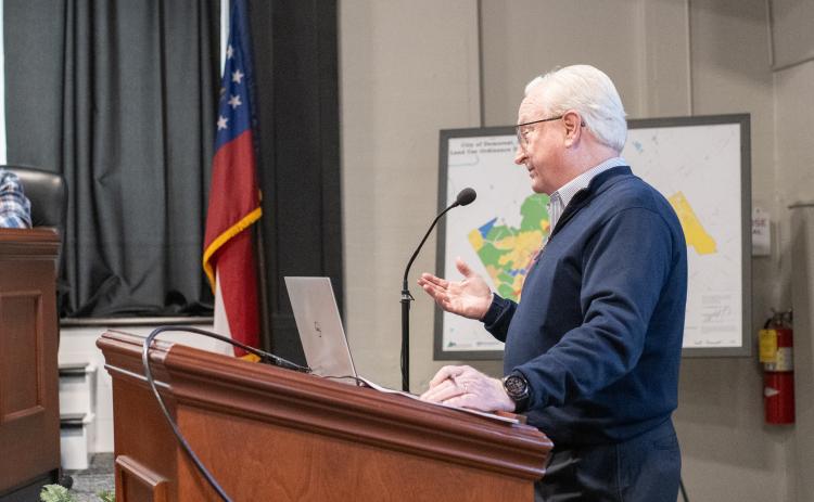 Phil Sutton of Sutton Consulting LLC presents an HB581 PowerPoint to Demorest city officials. ZACH TAYLOR/Staff