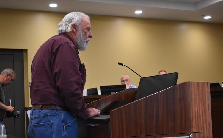 Ronnie Gibbs talks about the cars on his property to the Habersham Board of County Commissioners at Monday’s meeting. Samantha Sinclair/Staff