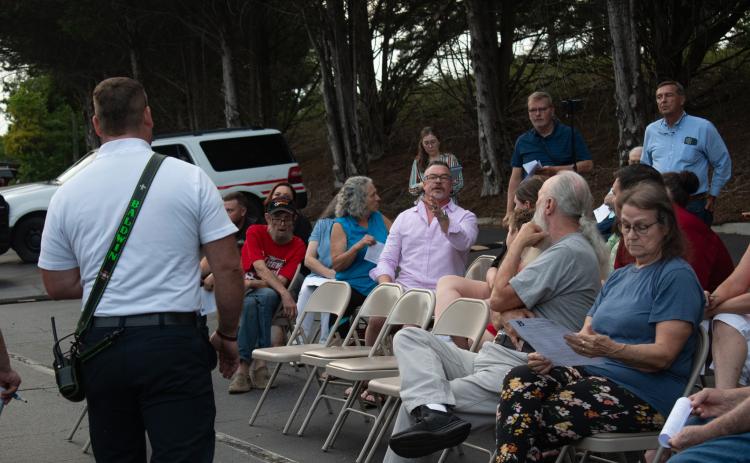 Tom Whitney, a resident of Baldwin, addresses the crowd to say that there needs to be more trust between the Baldwin City Council and the residents that live within the city limits. HANNAH CAUDELL/Staff