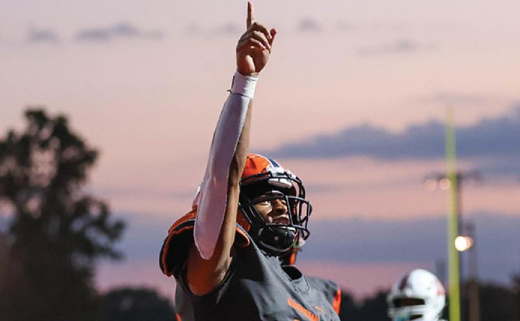 Habersham Central senior running back Donnie Warren (0) points to the sky after scoring a touchdown during the game. (Landen Todd/Staff)