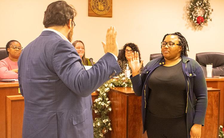 Baldwin’s new City Manager Tiera Morrison takes the loyalty oath for the position. Morrison officially started with the city of Baldwin on Dec. 10. (Hannah Caudell/Staff)