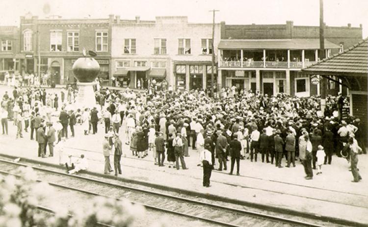 Families gather for the original dedication ceremony for the Big Red Apple 100 years ago. (File)