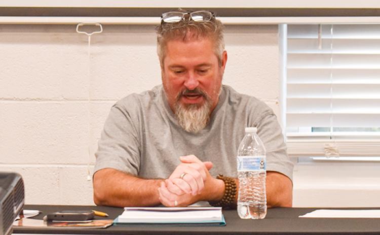 Tallulah Falls Mayor Mike Early reads council's prepared statement regarding Mike Urpschot's resignation from council. (Hannah Caudell/Staff)