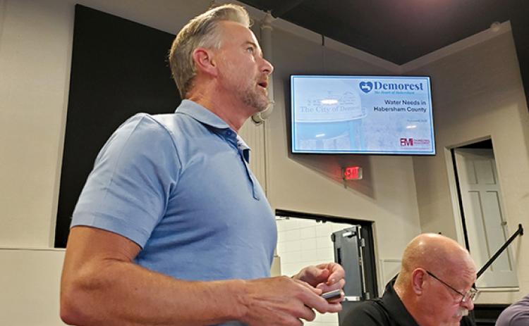 City Engineer Fletcher Holliday presents data about the city’s water needs at the Demorest City Council meeting on Oct. 6. (Samantha Sinclair/Staff)