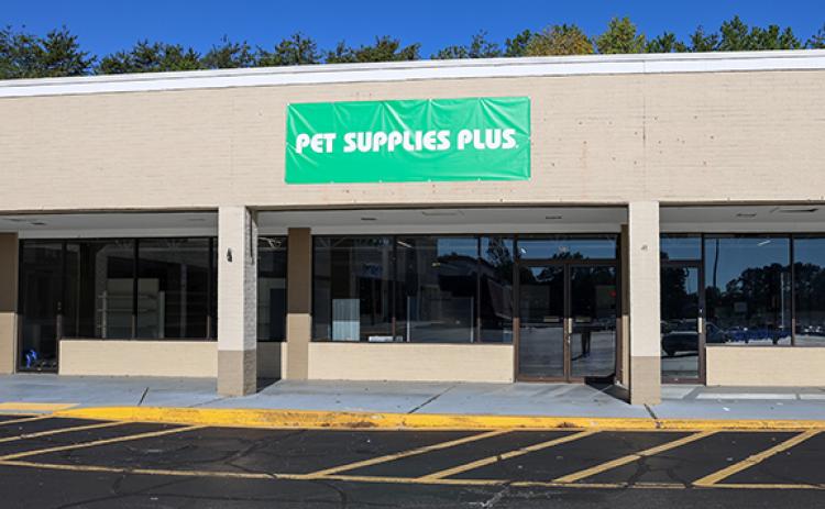 A new Pet Supplies Plus sign hangs at 277 Habersham Village Circle in Cornelia on Wednesday, Oct. 14. (Landen Todd/Staff)