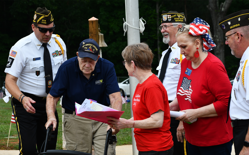 World War II veteran James Ramey joins the Grant-Reeves Veteran and Patriot Singers for the national anthem at  Monday’s Memorial Day ceremony. MATTHEW OSBORNE/Staff