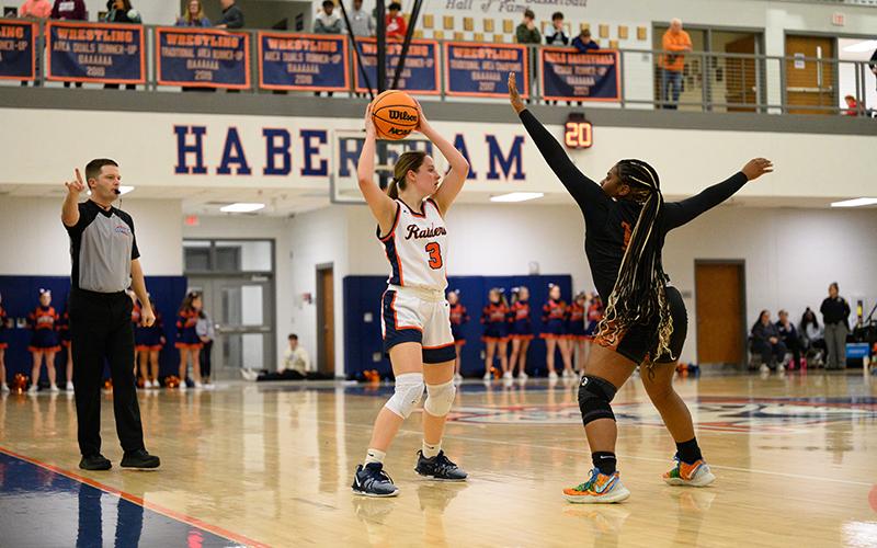 Habersham Central’s Makenzie Gosnell looks for a pass to the lane in the home matchup Tuesday night. ZACH TAYLOR/Special